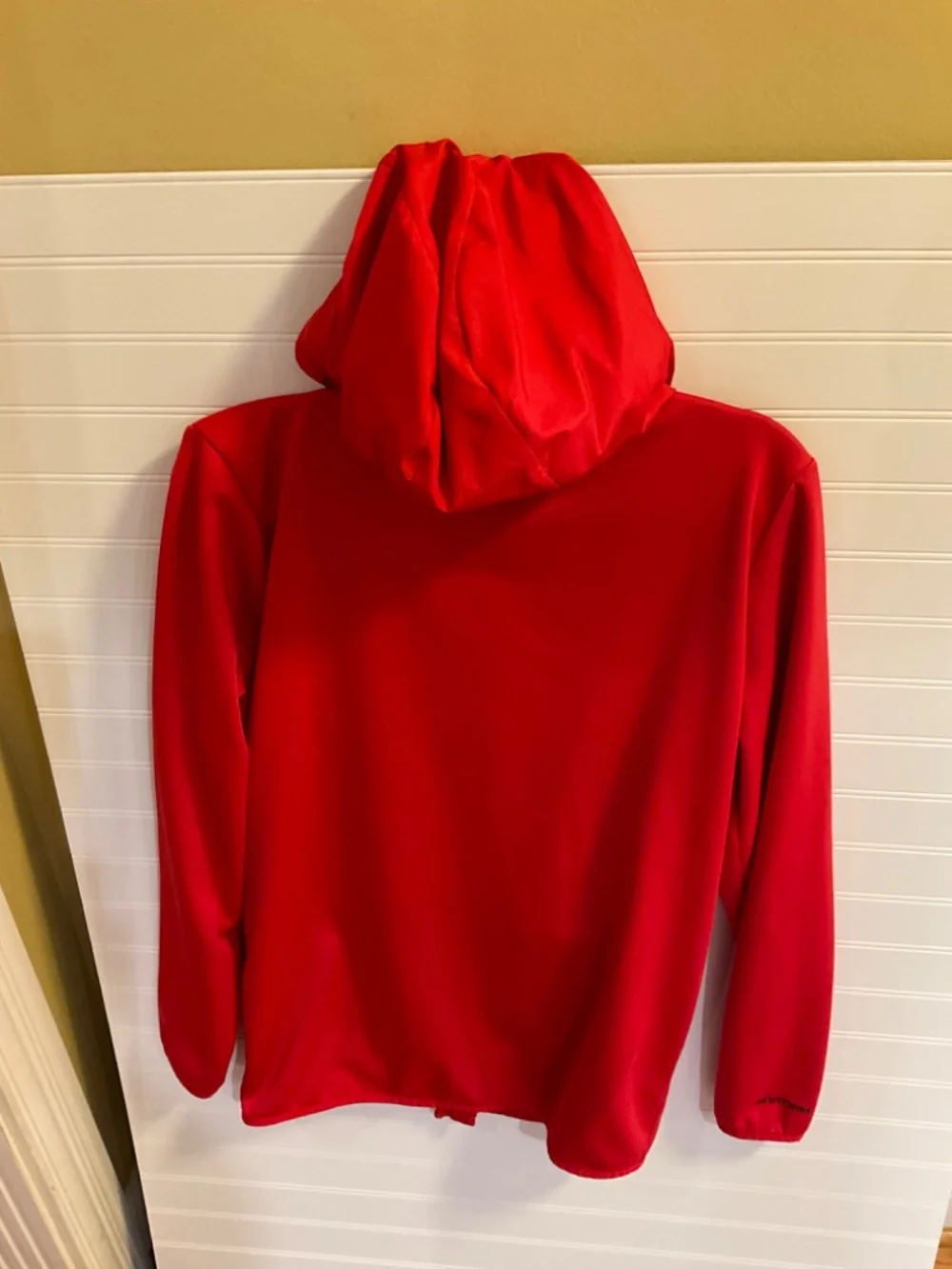Under Armor Men’s Red Full-Zip Hooded Jacket Fleece Lined.  Size: S. Pre Owned